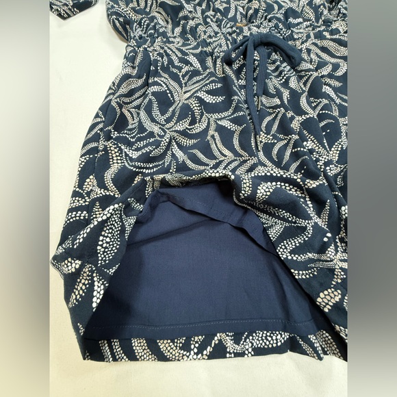 Evereve Navy Leaf-Print Short Sleeve Romper - Picture 6 of 14